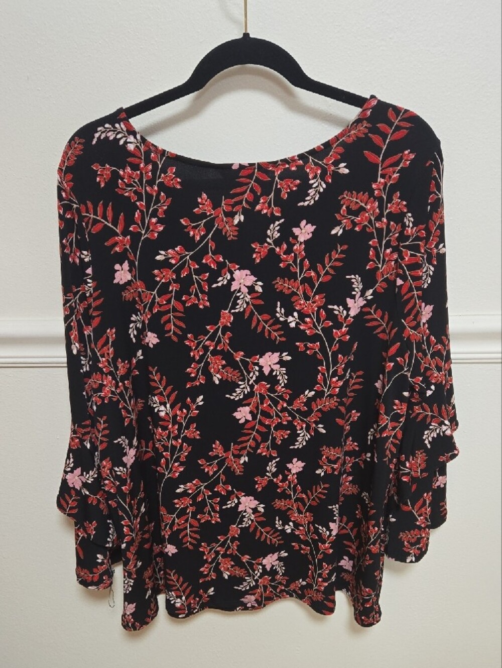 Liz Claiborne Black Floral Keyhole Ruffled-Sleeve Blouse - Picture 6 of 6